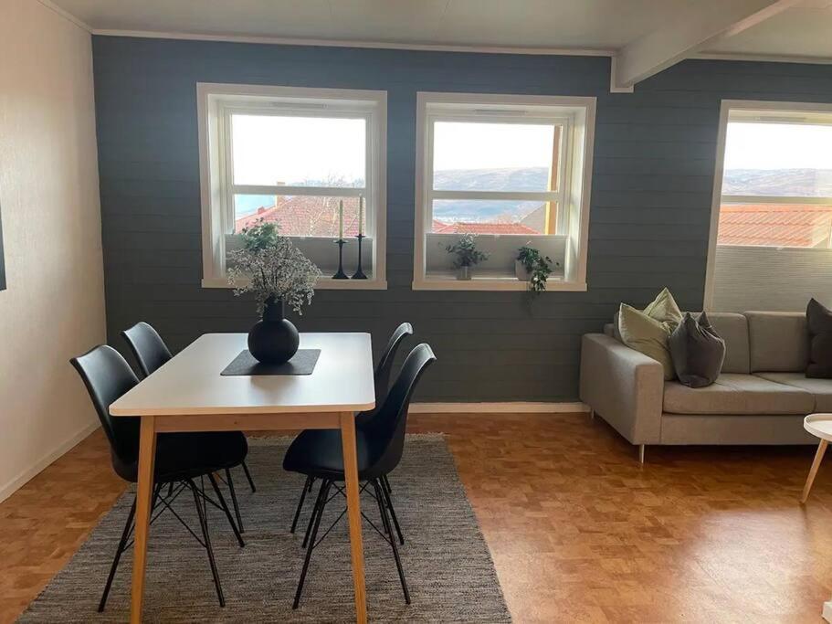 Appartement Leilighet I Rolig Gate Med Utsikt Og Gratis Parkering à Tromsø Extérieur photo